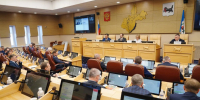 По инициативе фракции «Единой России» в Заксобрании Иркутской области приняты изменения в закон, которые расширяют количество категорий медработников, имеющих право на единовременные выплаты - Единая Россия