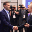 Александр Деев подарил Владимиру Путину баночку «Ягорешек». Фото Агентства стратегических инициатив - Irk.Ru