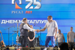 Шелехов спел вместе с «Любэ» на концерте в День металлурга