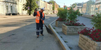 Дороги и газоны ежедневно приводят в порядок в Иркутске - ИА ИркСиб