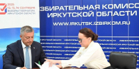 Игорь Кобзев подал документы на регистрацию. Фото пресс-службы избирательной комиссии Иркутской области - Irk.Ru