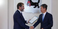 Александр Ведерников поблагодарил господина Ли Хая за работу на посту Генконсула КНР в Иркутске - Законодательное Собрание