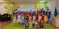 В Саянске единороссы организовали праздник в честь Дня Флага для воспитанников детского сада «Росинка» - Единая Россия