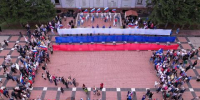 В Иркутске у Вечного огня прошел митинг в честь Дня Государственного флага России - Baikal24.Ru
