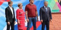 В Иркутске установили 17-метровый флагшток у школы №4 в честь Дня Государственного флага - Baikal24.Ru
