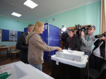 Игорь Кобзев с супругой проголосовали на выборах губернатора Иркутской области
