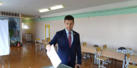 Сенатор Андрей Чернышев проголосовал на избирательном участке в Братске - Единая Россия