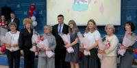 В Иркутске единороссы поздравили педагогов с Днём учителя и Днём работника дошкольного образования - Единая Россия