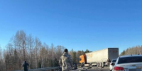 Трасса Р-255 «Сибирь» под Тайшетом после ДТП с фурой оказалась частично заблокированной - Baikal24.Ru