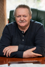Александр Плинт,  главный художник Иркутского академического драматического  театра имени Н.П. Охлопкова,  заслуженный деятель искусств России