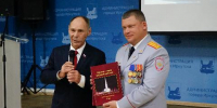 Депутат Думы Иркутска поздравил полицейских с профессиональным праздником - Baikal24.Ru