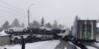 Столкновение автовоза и фуры. Фото Госавтоинспекции региона - Irk.Ru