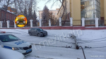 Внедорожник снёс фонарный столб на улице Аэрофлотская в Иркутске
