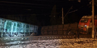 В Тайшетском районе из-за постороннего предмета на путях опрокинулись вагоны и локомотив - Weacom.Ru