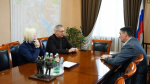 Космонавту из Иркутска Сергею Микаеву передали талисманы с малой родины перед стартом на МКС