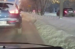 Водители массово пытались объехать пробку по тротуару в Свердловском районе Иркутска