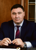 Водит «единицу» на пятерку с плюсом! А еще лучший водитель троллейбуса в Иркутске играет на флейте и считает женщин-коллег профессионалами высшего класса