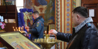 Сотрудники Главного управления почтили память погибших при авиакатастрофе - МЧС Иркутской области