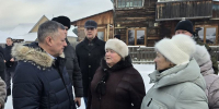 Игорь Кобзев и братчане. Фото пресс-службы правительства Иркутской области - Irk.Ru