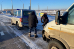 В ледяной ловушке: полиция спасла застрявшего посреди трассы водителя в Приангарье