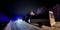 В Нижнеудинском районе пассажирский микроавтобус врезался в автобетоносмеситель - Weacom.Ru