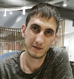 Спасли, растянув под окном одеяло. Школьница выпрыгнула из горящей квартиры на импровизированный батут, организованный соседями