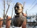 В Иркутске в предместье Марата установили бюст иркутского мецената Павла Пономарева
