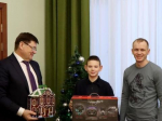 Полпред исполнил новогодние желания еще двух ребят из Сибири