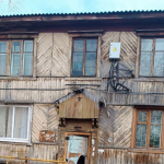 Усольчанку пытались вселить в квартиру без окон и полов