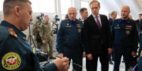 Глава МЧС России Александр Куренков и представители Правительства РФ осмотрели образцы техники и оснащения МЧС России - GazetaHot.Ru