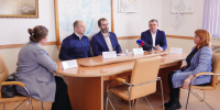 Прием граждан по вопросам обеспечения населения дровами и школьного питания провел Александр Ведерников - Законодательное Собрание