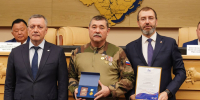 В Законодательном Собрании вручен Почетный знак имени дважды Героя Советского Союза А.П. Белобородова - Законодательное Собрание