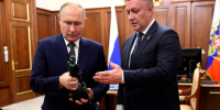 Владимир Путин и Игорь Кобзев. Фото со страницы главы региона в соцсети «ВКонтакте» - Irk.Ru