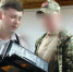 Артист Забайкальского драмтеатра на Донбассе подарил солдату-музыканту свою гармонь - Baikal24.Ru