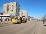 В Иркутске продолжается уборка дорог, тротуаров и остановок