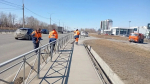 В Иркутске продолжается уборка дорог, тротуаров и остановок
