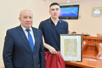 Мэр Хабаровска Сергей Кравчук наградил сильнейших боксёров города