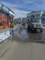 На уборке улиц Иркутска работает спецтехника