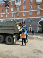 На уборке улиц Иркутска работает спецтехника