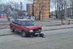В Иркутске отечественное авто столкнулось с ехавшей на вызов "скорой"