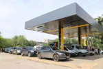 Километровую очередь засняли на АЗС "Роснефть" на Маяковского в Иркутске 1 июля