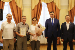 Мэр Иркутска торжественно вручил супружеским парам награды "За любовь и верность"