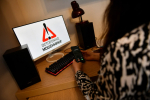 Мужчина потерял 900 тысяч рублей, пытаясь заработать на криптовалюте