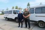 Сотрудники "КрайсНефти" в Иркутске передали две "Газели" в зону СВО