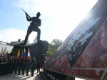 На берегу реки Амур в Хабаровске появился 15-метровый бронзовый памятник советскому солдату
