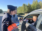 На трассе «Сибирь» в Ангарске автоинспекторы напомнили водителям о безопасности
