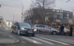 Две машины столкнулись на перекрестке возле ТЦ &quotБУМ&quot в Иркутске Скриншот из видео тг-канала (18+) ДТП38